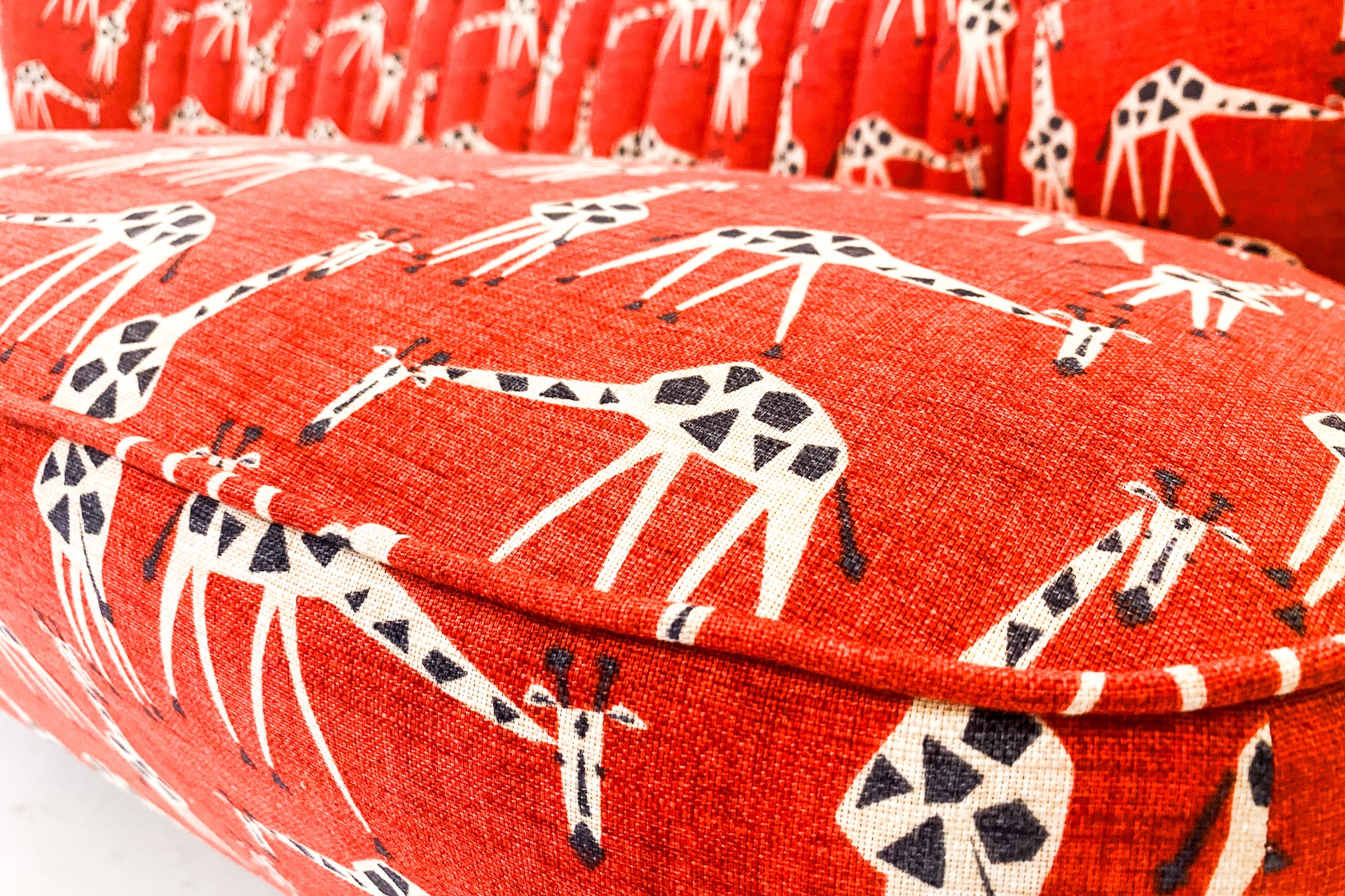 giraffe-sofa3.jpg