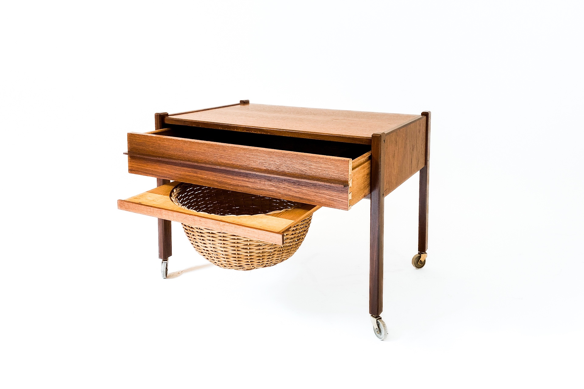 naehtisch-holz3.jpg
