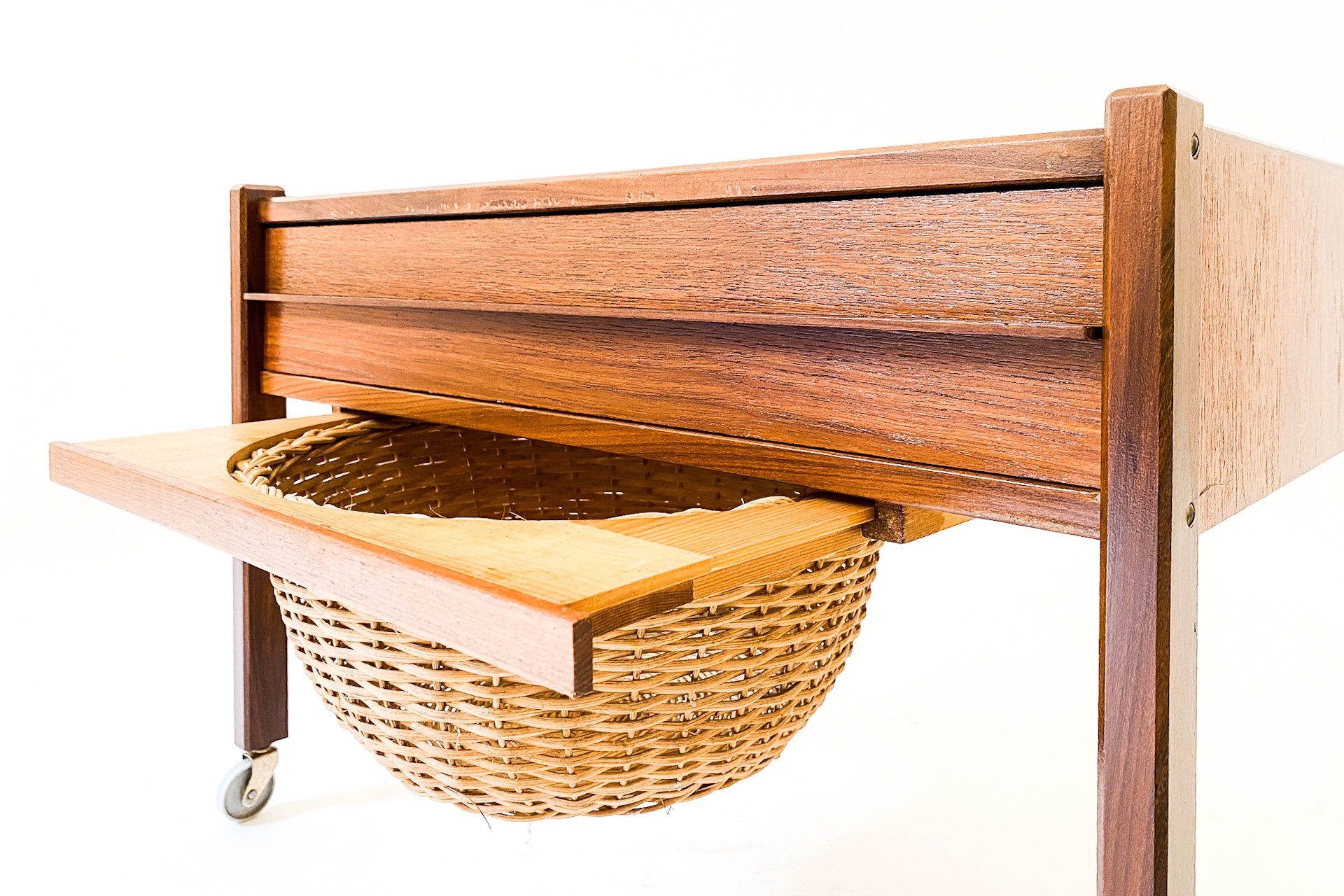 naehtisch-holz4.jpg